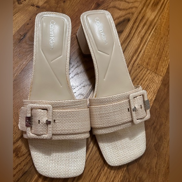 $3 💕5/$15 Calvin Klein Airella Beige Buckle Block Heel Slide Sandals - Picture 6 of 9